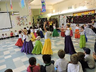 رقص ایرانی در مدرسه آمریکایی